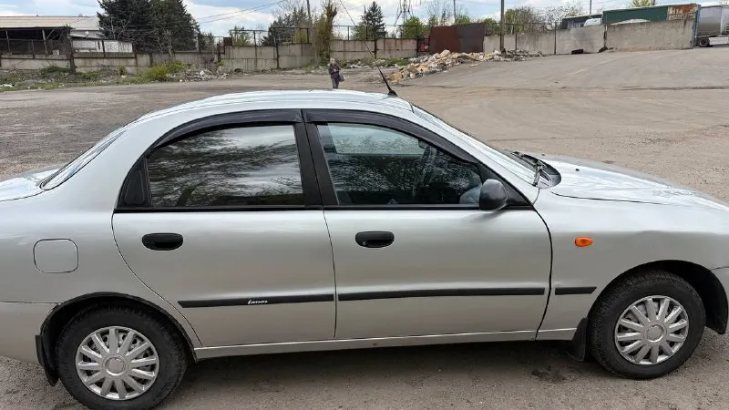 Продам део ланос 2006 года( поляк) мотор: e-tech 1,5 86 л. с пробег: 161570 км( не скрученный) полностью обслужена ( ремень грм и водная помпа 15000 тыс км назад, стойки перед+ зад, передние диски, колодки перед+ зад фары с оптикой led) также установлена музыка с усилком и магнитолой стоит газ евро 2( вписанный) есть момент по кузову( левое переднее крыло), «рыжики»( виден на фото) при встрече все покажу с продажей отдам зимнюю резину цена: 310000 тысяч( торг) номер: +79494331272 матвей осмотр: макеевка/ донецк - фотография - 3