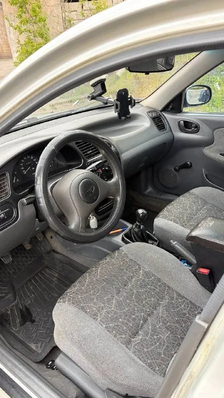Продам део ланос 2006 года( поляк) мотор: e-tech 1,5 86 л. с пробег: 161570 км( не скрученный) полностью обслужена ( ремень грм и водная помпа 15000 тыс км назад, стойки перед+ зад, передние диски, колодки перед+ зад фары с оптикой led) также установлена музыка с усилком и магнитолой стоит газ евро 2( вписанный) есть момент по кузову( левое переднее крыло), «рыжики»( виден на фото) при встрече все покажу с продажей отдам зимнюю резину цена: 310000 тысяч( торг) номер: +79494331272 матвей осмотр: макеевка/ донецк - фотография - 6