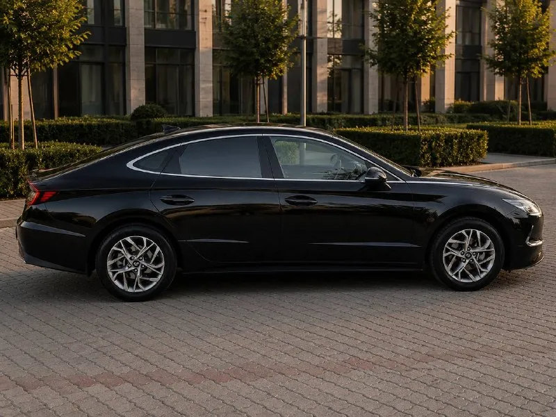 Продам hyundai sonata 2020 года. двигатель 2.0 бензин, едет бодро и при этом расход нормальный. машину покупали для себя жалели обслуживали покупалась у официального дилера, не пригнанная. пробег родной — 110тыс. км. по состоянию всё честно: не битая, не крашеная, вся в родном окрасе. никаких скрытых проблем нет. салон чистый не прокуренный как новый !!! комплектация хорошая, есть всё для комфортной езды. машина для семьи кто ищет для себя лучше не найти — сел и поехал, ничего делать не нужно. если есть вопросы — пишите или звоните 👍 цена 2 170 000 торг минимальный символический возможен обмен на паркетник или джип на обмен как и у всех автомобиль буду оценивать дороже +79495095858 макс +79895435743 телеграм ватсап звоните в любое время связь плохая - фотография - 4