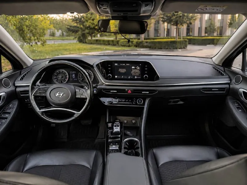 Продам hyundai sonata 2020 года. двигатель 2.0 бензин, едет бодро и при этом расход нормальный. машину покупали для себя жалели обслуживали покупалась у официального дилера, не пригнанная. пробег родной — 110тыс. км. по состоянию всё честно: не битая, не крашеная, вся в родном окрасе. никаких скрытых проблем нет. салон чистый не прокуренный как новый !!! комплектация хорошая, есть всё для комфортной езды. машина для семьи кто ищет для себя лучше не найти — сел и поехал, ничего делать не нужно. если есть вопросы — пишите или звоните 👍 цена 2 170 000 торг минимальный символический возможен обмен на паркетник или джип на обмен как и у всех автомобиль буду оценивать дороже +79495095858 макс +79895435743 телеграм ватсап звоните в любое время связь плохая 📲 tg: николай н а 📞 звоните: +7(949)5095858 - фотография - 8