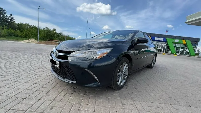 Продам toyota camry 55 2016 г. в., двигатель 2.5., акпп - 6 ступенчатый комплектация se, aisin, 181 л. с., пробег 180 000 тыс. км. салон ухоженный алькантара, состояние сел и поехал все расходники поменяны, делать ничего не нужно. отличная акустика + камера заднего хода. по кузову есть незначительные коцки любые проверки, 2 владельца. цена : 1450000 ( торг) город донецк, днр, тел. +79496735127 - фотография - 1