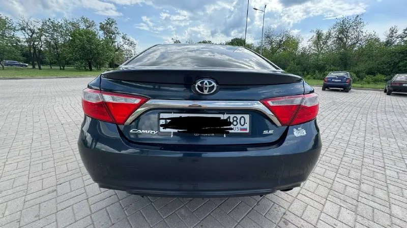 Продам toyota camry 55 2016 г. в., двигатель 2.5., акпп - 6 ступенчатый комплектация se, aisin, 181 л. с., пробег 180 000 тыс. км. салон ухоженный алькантара, состояние сел и поехал все расходники поменяны, делать ничего не нужно. отличная акустика + камера заднего хода. по кузову есть незначительные коцки любые проверки, 2 владельца. цена : 1450000 ( торг) город донецк, днр, тел. +79496735127 - фотография - 3