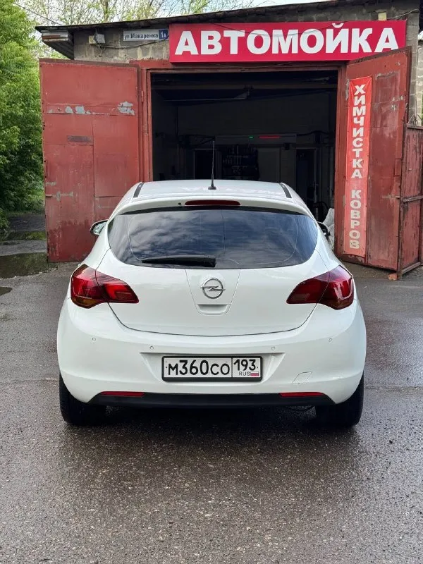 Продается opel astra 2011 год 1.6 мкпп атмосферник цена: 695.000 руб + разумный торг реальному покупателю опель астра - тех осмотр пройден ( диагностическая карта ) - пробег 187.000 км родной - все стекла родные - мотор работает отлично никаких нареканий нету не дымит, не троит, работает ровно, масло не ест ! - из последнего заменено масло в двс с фильтрами, и свечи - состояние сел и поехал куда угодно никаких вложений не требует - коробка также на отлично все передачи включаются идеально - ходовая отрабатывает отлично не стучит не гремит - по электрике работает каждая лампочка и кнопочка никаких ошибок нету - по кузову и днищу все отлично без гнили и ржавчины ( автомобиль с краснодара ) - салон в идеальном состояние чистый и ухоженный только после химчистки - максимальная комплектация cosmo - кондиционер холодит, печка греет - переоформление без проблем могу присутствовать в мрэо документы кристально чистые без штрафов и запретов - осмотр макеевка центр - тел +79490248188 - фотография - 6
