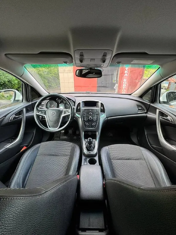Продается opel astra 2011 год 1.6 мкпп атмосферник цена: 695.000 руб + разумный торг реальному покупателю опель астра - тех осмотр пройден ( диагностическая карта ) - пробег 187.000 км родной - все стекла родные - мотор работает отлично никаких нареканий нету не дымит, не троит, работает ровно, масло не ест ! - из последнего заменено масло в двс с фильтрами, и свечи - состояние сел и поехал куда угодно никаких вложений не требует - коробка также на отлично все передачи включаются идеально - ходовая отрабатывает отлично не стучит не гремит - по электрике работает каждая лампочка и кнопочка никаких ошибок нету - по кузову и днищу все отлично без гнили и ржавчины ( автомобиль с краснодара ) - салон в идеальном состояние чистый и ухоженный только после химчистки - максимальная комплектация cosmo - кондиционер холодит, печка греет - переоформление без проблем могу присутствовать в мрэо документы кристально чистые без штрафов и запретов - осмотр макеевка центр - тел +79490248188 - фотография - 9