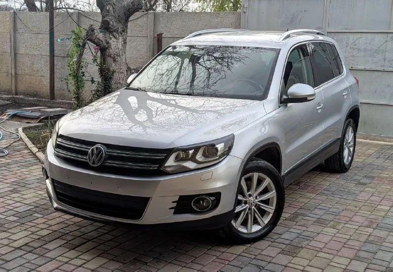 📢 продам volkswagen tiguan в идеале не бит не крашен 100%(цена-1м180тр)(возможен кредит) 🔹год 2014 🔹двигатель 2л бензин (200лс) 🔹коробка: автомат :aisin 6ступка 🔹учёт рф любое оформление на вас цена 1м180т. р торг звоните 🔹авто просто в шикарном состоянии как новый не бит не крашен 100 % ходовка супер двигатель и кпп работают отлично, кузов в идеальном состоянии, салон велюр как новый. хорошая музыка, сигнализация, эл стеклоподъёмники датчик света и дождя хорошая аудио система и т. д 🔹телефон :+79490030134 (мах+79490030134)(телеграм +79497396813) вацап +380714978907) 📲 tg: ваня костенко 📞 звоните: +7(949)0030134 - фотография - 1