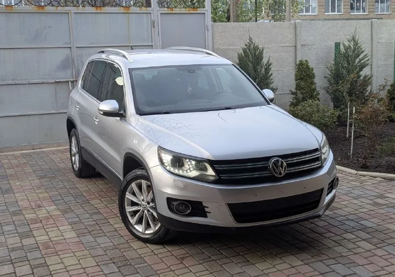 📢 продам volkswagen tiguan в идеале не бит не крашен 100%(цена-1м180тр)(возможен кредит) 🔹год 2014 🔹двигатель 2л бензин (200лс) 🔹коробка: автомат :aisin 6ступка 🔹учёт рф любое оформление на вас цена 1м180т. р торг звоните 🔹авто просто в шикарном состоянии как новый не бит не крашен 100 % ходовка супер двигатель и кпп работают отлично, кузов в идеальном состоянии, салон велюр как новый. хорошая музыка, сигнализация, эл стеклоподъёмники датчик света и дождя хорошая аудио система и т. д 🔹телефон :+79490030134 (мах+79490030134)(телеграм +79497396813) вацап +380714978907) 📲 tg: ваня костенко 📞 звоните: +7(949)0030134 - фотография - 3