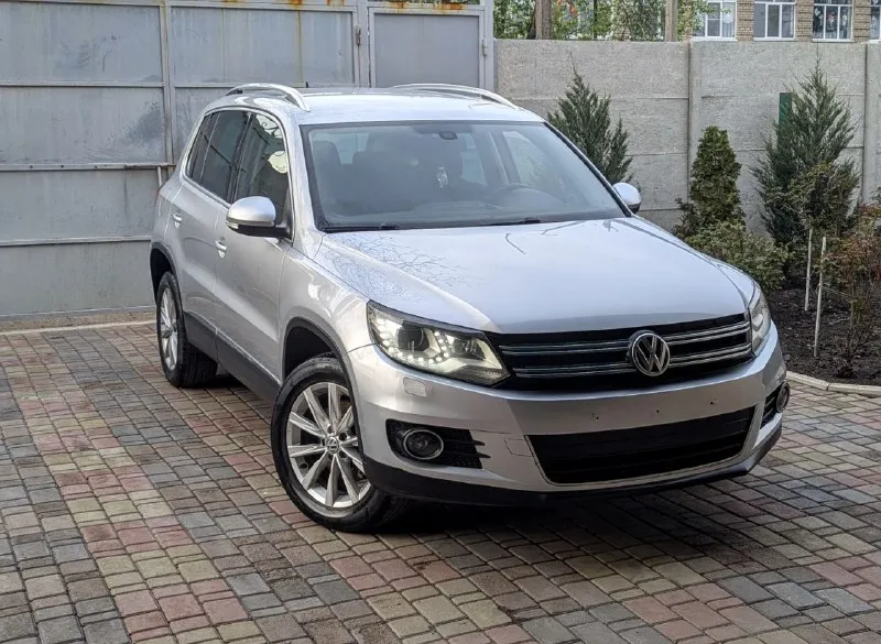 📢 продам volkswagen tiguan в идеале не бит не крашен 100%(цена-1м180тр)(возможен кредит) 🔹год 2014 🔹двигатель 2л бензин (200лс) 🔹коробка: автомат :aisin 6ступка 🔹учёт рф любое оформление на вас цена 1м180т. р торг звоните 🔹авто просто в шикарном состоянии как новый не бит не крашен 100 % ходовка супер двигатель и кпп работают отлично, кузов в идеальном состоянии, салон велюр как новый. хорошая музыка, сигнализация, эл стеклоподъёмники датчик света и дождя хорошая аудио система и т. д 🔹телефон :+79490030134 (мах+79490030134)(телеграм +79497396813) вацап +380714978907) 📲 tg: ваня костенко 📞 звоните: +7(949)0030134 - фотография - 4