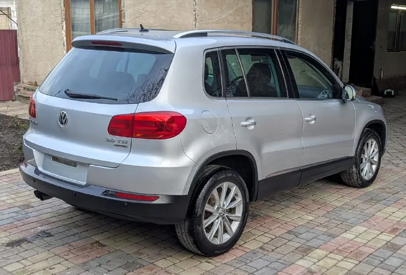 📢 продам volkswagen tiguan в идеале не бит не крашен 100%(цена-1м180тр)(возможен кредит) 🔹год 2014 🔹двигатель 2л бензин (200лс) 🔹коробка: автомат :aisin 6ступка 🔹учёт рф любое оформление на вас цена 1м180т. р торг звоните 🔹авто просто в шикарном состоянии как новый не бит не крашен 100 % ходовка супер двигатель и кпп работают отлично, кузов в идеальном состоянии, салон велюр как новый. хорошая музыка, сигнализация, эл стеклоподъёмники датчик света и дождя хорошая аудио система и т. д 🔹телефон :+79490030134 (мах+79490030134)(телеграм +79497396813) вацап +380714978907) 📲 tg: ваня костенко 📞 звоните: +7(949)0030134 - фотография - 5
