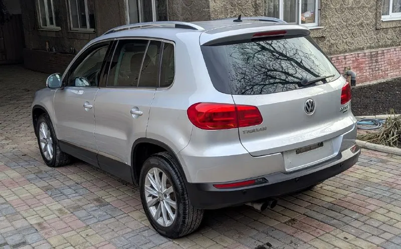 📢 продам volkswagen tiguan в идеале не бит не крашен 100%(цена-1м180тр)(возможен кредит) 🔹год 2014 🔹двигатель 2л бензин (200лс) 🔹коробка: автомат :aisin 6ступка 🔹учёт рф любое оформление на вас цена 1м180т. р торг звоните 🔹авто просто в шикарном состоянии как новый не бит не крашен 100 % ходовка супер двигатель и кпп работают отлично, кузов в идеальном состоянии, салон велюр как новый. хорошая музыка, сигнализация, эл стеклоподъёмники датчик света и дождя хорошая аудио система и т. д 🔹телефон :+79490030134 (мах+79490030134)(телеграм +79497396813) вацап +380714978907) 📲 tg: ваня костенко 📞 звоните: +7(949)0030134 - фотография - 6