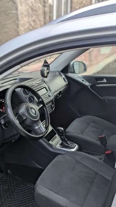 📢 продам volkswagen tiguan в идеале не бит не крашен 100%(цена-1м180тр)(возможен кредит) 🔹год 2014 🔹двигатель 2л бензин (200лс) 🔹коробка: автомат :aisin 6ступка 🔹учёт рф любое оформление на вас цена 1м180т. р торг звоните 🔹авто просто в шикарном состоянии как новый не бит не крашен 100 % ходовка супер двигатель и кпп работают отлично, кузов в идеальном состоянии, салон велюр как новый. хорошая музыка, сигнализация, эл стеклоподъёмники датчик света и дождя хорошая аудио система и т. д 🔹телефон :+79490030134 (мах+79490030134)(телеграм +79497396813) вацап +380714978907) 📲 tg: ваня костенко 📞 звоните: +7(949)0030134 - фотография - 8