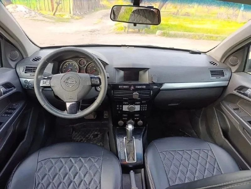 Продажа в днр опель астра 2007 г мотор 1, 8 коробка автомат, состояние нормальное. цена 570 тыс. руб. возможен обмен с моей или вашей доплатой. +79495119797 - фотография - 7