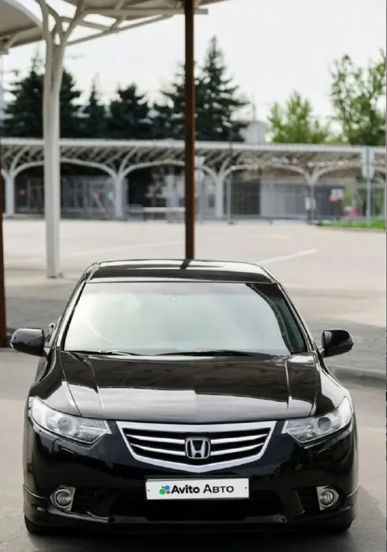 Продаю honda accord type-s рестайлинг, 2011 года с мотором 2.4литра, атмосферник на 200 лс. птс оригинал, два хозяина. два ключа. все кузовные детали и стекла родные! безопасность не срабатывала, проемы не красились! никакой гнили, ржавчины нет. есть косметически окрашенные вторично элементы. машина местная, покупалась в ростове у официального дилера и эксплуатировалась только в ростове. полностью черная на черном салоне. своевременно обслуживали и следил за авто. масло в двигатель меняли каждые 4-5 тысяч. есть 2 комплекта резины лето/зима никаких юридических запретов и ограничений на машине. внешне авто без переделок, всё в оригинале, соответственно на учет на вас встанет без проблем. подробнее все вопросы по телефону +79494475482 на этом номере макс. или 89525740631. цена 1.430 торг никто не отменял. - фотография - 1