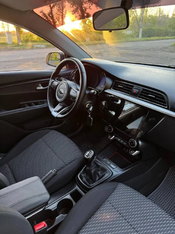 Kia rio iv 2017 года
Родной пробег 104 тысячи км
Двигатель 1.6, коробка механика
Ухоженный авто, в одних руках с момента покупки в салоне, обслуживание проходил у официального дилера
Машина не требует никаких вложений, полностью обслужена, сел и поехал
Хорошая комплектация с камерой заднего вида, парктрониками, датчиком давления в шинах, климат-контролем, подогрев руля и передних сидений, мультируль
Машина на новой летней резине
Дополнительно установлены дорогие линзы в фары, сделана качественная шумоизоляция, а также установлен андроид планшет и сигнализация с автозапуском starline
У авто один единственный владелец, птс оригинал и два ключа, в такси никогда не работала, и не использовалась в коммерческих целях
Буду присутствовать в мрэо, техосмотр пройден
Цена - 1 миллион 290 тысяч
Моспино, пролетарский район
Звоните +79493463931, телеграмм
📲 Tg: @maks_dons
📞 Звоните: +7(949)3463931 - фотография - 8