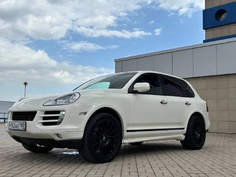 Продаю porsche cayenne 3.0 дизель 2009 год выпуска пробег 233 000 автомобиль в отличном состоянии, как технически так и эстетически! мотор работает тихо и мягко!динамика впечатляет!расход радует! не дымит не на холодную не на горячую! расхода масла нет! коробка переключает мягко, замечаний нет! ходовая:новые рычаги, сайлентблоки шаровые подшипники и тд. . сзади новые сайленблоки, новые развалочные болты! в двигателе новое масло liqui moly top tec!фильтра поменяны! блокировки работают без замечаний! новое лето на r21 колесе и r19 на хорошей зиме! салон в отличном состоянии! чистый ухоженный!руль не перешивался не красился! все стёкла завод! почти весь в заводском окрасе!(пару косметик по 200 микрон) очень стильный красивый динамичный автомобиль!! цена 1 750.000₽ остальные вопросы по телефону : +7 949 636 18 68 (телеграмм) +380681107552 (воцап телеграмм) - фотография - 2