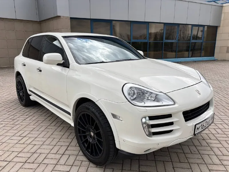 Продаю porsche cayenne 3.0 дизель 2009 год выпуска пробег 233 000 автомобиль в отличном состоянии, как технически так и эстетически! мотор работает тихо и мягко!динамика впечатляет!расход радует! не дымит не на холодную не на горячую! расхода масла нет! коробка переключает мягко, замечаний нет! ходовая:новые рычаги, сайлентблоки шаровые подшипники и тд. . сзади новые сайленблоки, новые развалочные болты! в двигателе новое масло liqui moly top tec!фильтра поменяны! блокировки работают без замечаний! новое лето на r21 колесе и r19 на хорошей зиме! салон в отличном состоянии! чистый ухоженный!руль не перешивался не красился! все стёкла завод! почти весь в заводском окрасе!(пару косметик по 200 микрон) очень стильный красивый динамичный автомобиль!! цена 1 750.000₽ остальные вопросы по телефону : +7 949 636 18 68 (телеграмм) +380681107552 (воцап телеграмм) - фотография - 5
