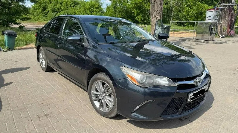Toyota camry 55 se год выпуска: 2015 тип двигателя: бензиновый, 2.5 пробег: 178000 км коробка передач: автомат (aisin) + подрулевые лепестки. комплектация: • датчики света • электрорегулировка зеркал • электроподъёмники • кондиционер • сенсорный монитор с bluetooth, usb, aux • круиз-контроль • мультируль • датчики давления шин • электрорегулировка сиденья цена: 1.380000🍋 автомобиль большую часть времени стоит в гараже. юридически чист, без обременений. вопросы по телефону: +79496735127 - фотография - 1
