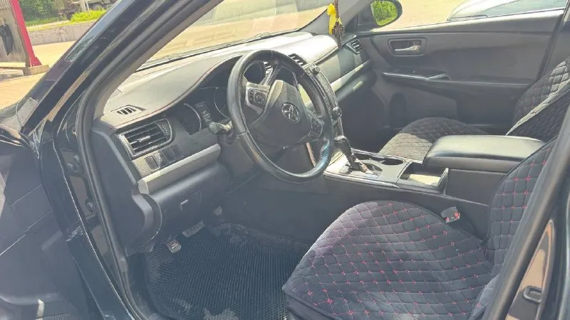 Toyota camry 55 se год выпуска: 2015 тип двигателя: бензиновый, 2.5 пробег: 178000 км коробка передач: автомат (aisin) + подрулевые лепестки. комплектация: • датчики света • электрорегулировка зеркал • электроподъёмники • кондиционер • сенсорный монитор с bluetooth, usb, aux • круиз-контроль • мультируль • датчики давления шин • электрорегулировка сиденья цена: 1.380000🍋 автомобиль большую часть времени стоит в гараже. юридически чист, без обременений. вопросы по телефону: +79496735127 - фотография - 4