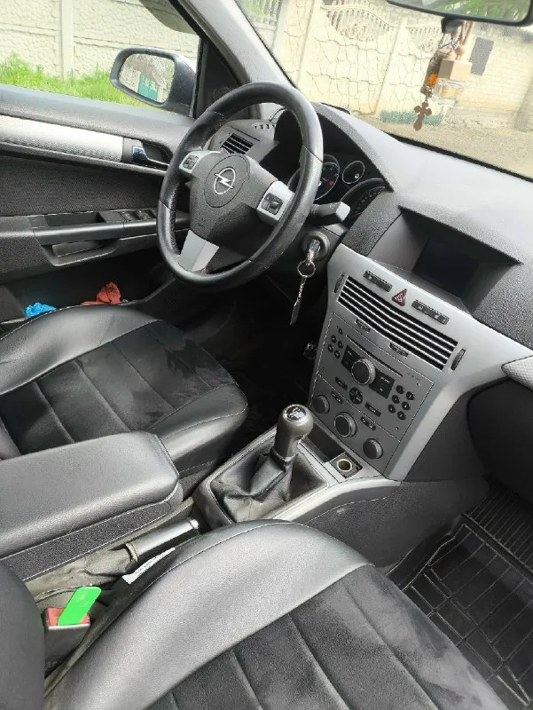 Opel astra h, год-2004,мотор- 1.4 90 л/с, пробег-196 000,коробка-механика, бензин, вложений не требуется, подогрев передних сидений, цена 450 000 +7949 344-91-86 📞 звоните: +7(949)3449186 - фотография - 2