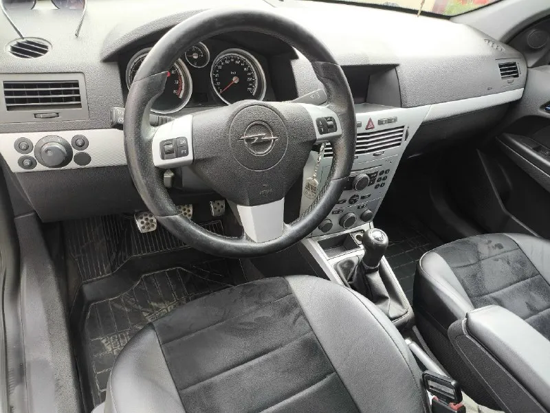 Opel astra h, год-2004,мотор- 1.4 90 л/с, пробег-196 000,коробка-механика, бензин, вложений не требуется, подогрев передних сидений, цена 450 000 +7949 344-91-86 📞 звоните: +7(949)3449186 - фотография - 4