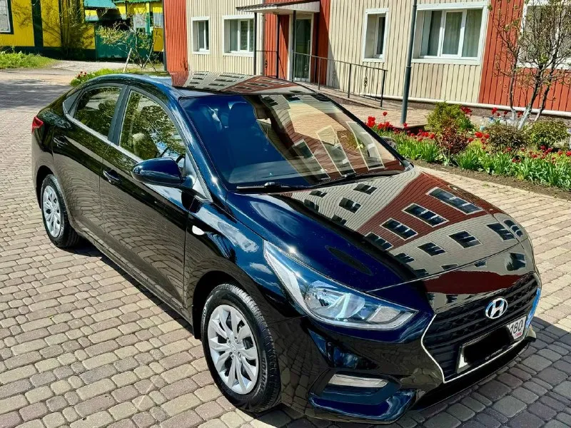 Hyundai solaris 1.6 механика (123 л. с.), 2019г цена 1 150 000 руб. состояние — идеал! без рыжиков, без сварных порогов, оригинальная краска (проверяется толщиномером). пробег 117 000 км. я одни хозяин. комплектация: кондиционер, подогрев сидений и зеркал, камера заднего вида, круиз-контроль, led-фары. обслуживание: запчасти только оригинал/ автомобиль только лишний недавно прошел т/во двигатель 1.6 – в отличном состоянии. (состояние новой). в машине салон как новый. автомобиль всегда находится в гараже зимой летом. осмотра). в донецке. звоните / пишите в любое время. телефон +7 949 537 04 17 - фотография - 4