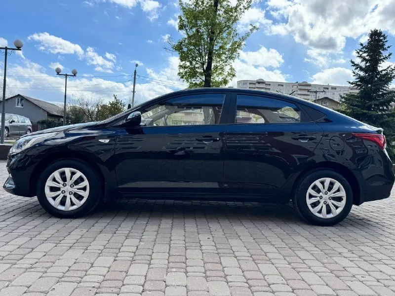 Hyundai solaris 1.6 механика (123 л. с.), 2019г цена 1 150 000 руб. состояние — идеал! без рыжиков, без сварных порогов, оригинальная краска (проверяется толщиномером). пробег 117 000 км. я одни хозяин. комплектация: кондиционер, подогрев сидений и зеркал, камера заднего вида, круиз-контроль, led-фары. обслуживание: запчасти только оригинал/ автомобиль только лишний недавно прошел т/во двигатель 1.6 – в отличном состоянии. (состояние новой). в машине салон как новый. автомобиль всегда находится в гараже зимой летом. осмотра). в донецке. звоните / пишите в любое время. телефон +7 949 537 04 17 - фотография - 6
