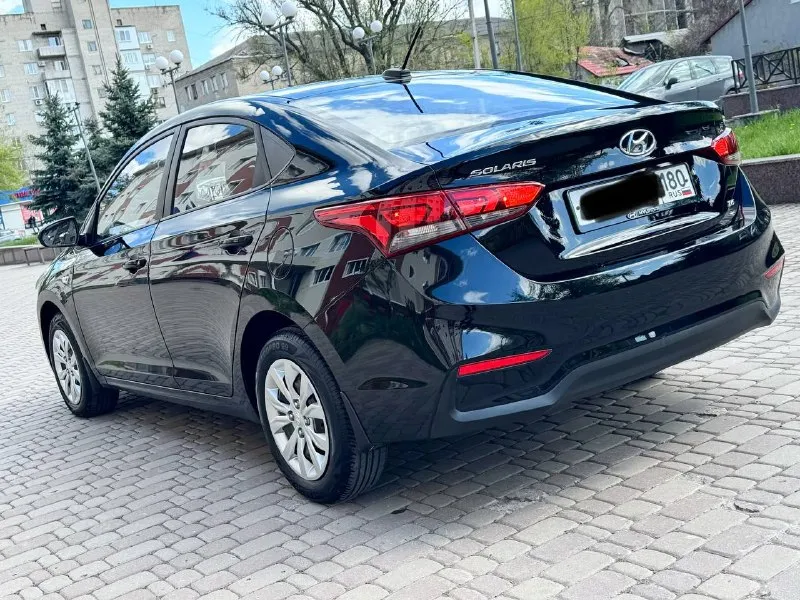 Hyundai solaris 1.6 механика (123 л. с.), 2019г цена 1 150 000 руб. состояние — идеал! без рыжиков, без сварных порогов, оригинальная краска (проверяется толщиномером). пробег 117 000 км. я одни хозяин. комплектация: кондиционер, подогрев сидений и зеркал, камера заднего вида, круиз-контроль, led-фары. обслуживание: запчасти только оригинал/ автомобиль только лишний недавно прошел т/во двигатель 1.6 – в отличном состоянии. (состояние новой). в машине салон как новый. автомобиль всегда находится в гараже зимой летом. осмотра). в донецке. звоните / пишите в любое время. телефон +7 949 537 04 17 - фотография - 7