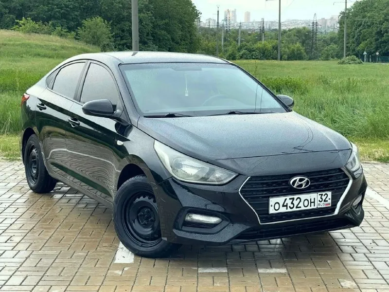 🔥 hyundai solaris restyling🔥 в шикарном состоянии! ✅куплен новым в салоне в 2017г ✅кузов седан ✅бензиновый (атмосферный) ✅коробка механика 6 ступка ✅передний привод ✅пробег 138.000 тыс. км ✅без дтп 🔥комплектация🔥 ✅сигнализация ✅лэд в фарах ✅сигнализация ✅разъемы под aux usb ✅разъем 12v ✅магнитола ✅тех осмотр пройден, готов к регистрации в мрэо ☑️есть видео обзор, пишите сброшу 🔥в подарок новому владельцу полный бак топлива🔥 ✅донецк. стоимость1.125.000₽ тел. +7949-50-800-60 📞 звоните: +7(949)5080060 - фотография - 1