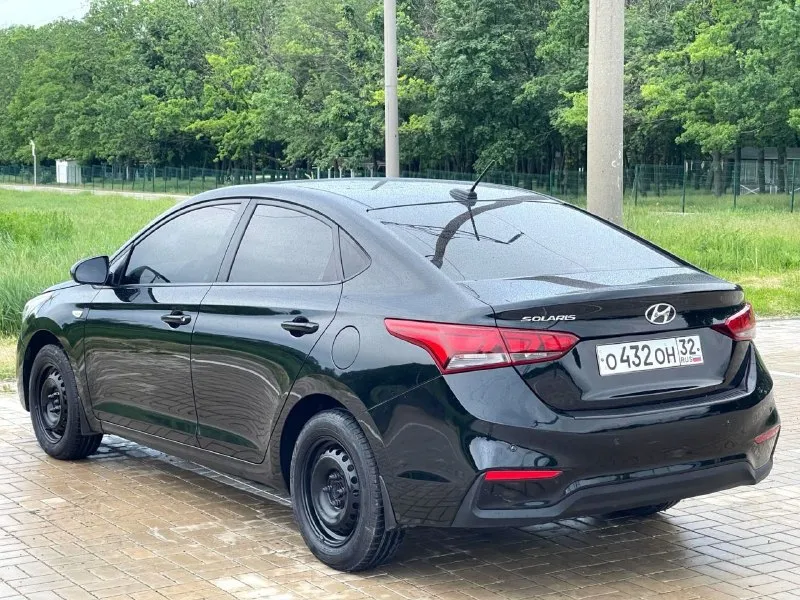 🔥 hyundai solaris restyling🔥 в шикарном состоянии! ✅куплен новым в салоне в 2017г ✅кузов седан ✅бензиновый (атмосферный) ✅коробка механика 6 ступка ✅передний привод ✅пробег 138.000 тыс. км ✅без дтп 🔥комплектация🔥 ✅сигнализация ✅лэд в фарах ✅сигнализация ✅разъемы под aux usb ✅разъем 12v ✅магнитола ✅тех осмотр пройден, готов к регистрации в мрэо ☑️есть видео обзор, пишите сброшу 🔥в подарок новому владельцу полный бак топлива🔥 ✅донецк. стоимость1.125.000₽ тел. +7949-50-800-60 📞 звоните: +7(949)5080060 - фотография - 4