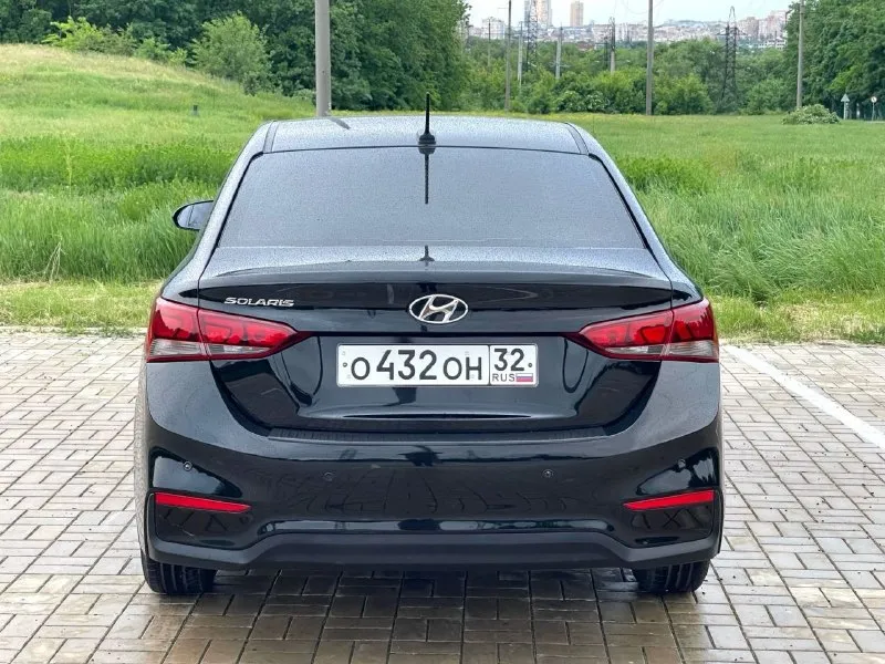🔥 hyundai solaris restyling🔥 в шикарном состоянии! ✅куплен новым в салоне в 2017г ✅кузов седан ✅бензиновый (атмосферный) ✅коробка механика 6 ступка ✅передний привод ✅пробег 138.000 тыс. км ✅без дтп 🔥комплектация🔥 ✅сигнализация ✅лэд в фарах ✅сигнализация ✅разъемы под aux usb ✅разъем 12v ✅магнитола ✅тех осмотр пройден, готов к регистрации в мрэо ☑️есть видео обзор, пишите сброшу 🔥в подарок новому владельцу полный бак топлива🔥 ✅донецк. стоимость1.125.000₽ тел. +7949-50-800-60 📞 звоните: +7(949)5080060 - фотография - 6