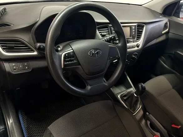 🔥 hyundai solaris restyling🔥 в шикарном состоянии! ✅куплен новым в салоне в 2017г ✅кузов седан ✅бензиновый (атмосферный) ✅коробка механика 6 ступка ✅передний привод ✅пробег 138.000 тыс. км ✅без дтп 🔥комплектация🔥 ✅сигнализация ✅лэд в фарах ✅сигнализация ✅разъемы под aux usb ✅разъем 12v ✅магнитола ✅тех осмотр пройден, готов к регистрации в мрэо ☑️есть видео обзор, пишите сброшу 🔥в подарок новому владельцу полный бак топлива🔥 ✅донецк. стоимость1.125.000₽ тел. +7949-50-800-60 📞 звоните: +7(949)5080060 - фотография - 9