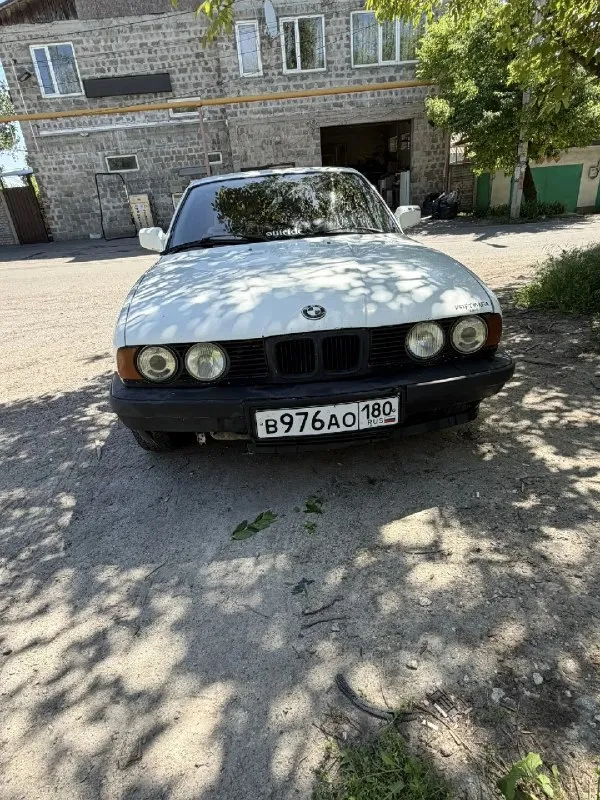 Продам bmw 5серии е34 мотор:м20-б20 масло менялось каждые 6к колеса:р17 с поставками. кпп:все передачи работают не выбивают! из нового(кпп+маховик, трасса подачи бензина, ходовка перед новая, и многое другое!) машина внутри опрятная, едет довольно бодро. по документам дкп-тх все на меня машиной владею больше 2х лет. полное переоформление! цена:270к торг уместен, могу провести обкат и загнать на любой подъемник! +79493767551 звонить с 9:00 до 18:00! - фотография - 1