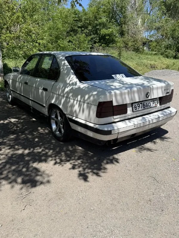 Продам bmw 5серии е34 мотор:м20-б20 масло менялось каждые 6к колеса:р17 с поставками. кпп:все передачи работают не выбивают! из нового(кпп+маховик, трасса подачи бензина, ходовка перед новая, и многое другое!) машина внутри опрятная, едет довольно бодро. по документам дкп-тх все на меня машиной владею больше 2х лет. полное переоформление! цена:270к торг уместен, могу провести обкат и загнать на любой подъемник! +79493767551 звонить с 9:00 до 18:00! - фотография - 3