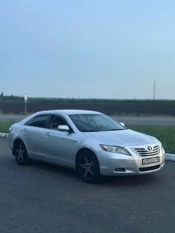 Продам toyota camry 2008 года цена-880.000 рублей(торг) пробег 242 тыс км двигатель 2.4 коробка -обыкновенный автомат движок в отличном состоянии, масло не расходует совсем. коробка переключается плавно, по ходовой части также нет никаких нареканий. по комплектации кожаный салон, подогрев сидений, кнопка старт-стоп, сигнализация с обратной связью, установлен андроид планшет, двухзонный климат контроль, также стоит газ евро 4. остальные вопросы по телефону +7 (949) 365-53-75 +7 (901) 000-63-42 - фотография - 1