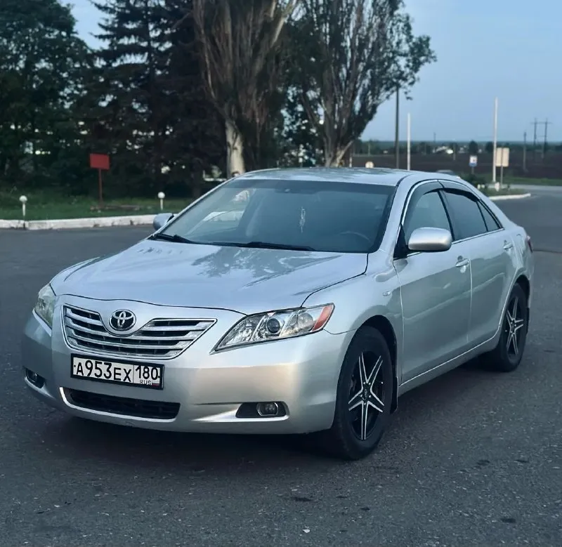 Продам toyota camry 2008 года цена-880.000 рублей(торг) пробег 242 тыс км двигатель 2.4 коробка -обыкновенный автомат движок в отличном состоянии, масло не расходует совсем. коробка переключается плавно, по ходовой части также нет никаких нареканий. по комплектации кожаный салон, подогрев сидений, кнопка старт-стоп, сигнализация с обратной связью, установлен андроид планшет, двухзонный климат контроль, также стоит газ евро 4. остальные вопросы по телефону +7 (949) 365-53-75 +7 (901) 000-63-42 - фотография - 3
