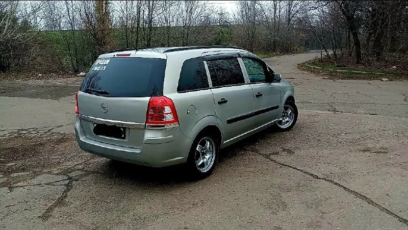 Продаю opel zafira b, ( опель зафира в), 2011 г. в. кпп механика. объем 1.6 xer ( не метан ). 7- ми местный комфортный автомобиль, удобный, семейный 🚘. пробег 175500 км осмотр в макеевке. цена 730.000 р, торг у капота. в комплекте с машиной отдам зимнюю резину 24 года в отличном состоянии. +79493273179 сергей ( если сразу не отвечу, то обязательно перезвоню ) - фотография - 3