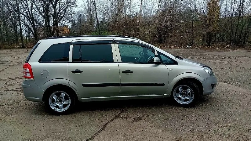Продаю opel zafira b, ( опель зафира в), 2011 г. в. кпп механика. объем 1.6 xer ( не метан ). 7- ми местный комфортный автомобиль, удобный, семейный 🚘. пробег 175500 км осмотр в макеевке. цена 730.000 р, торг у капота. в комплекте с машиной отдам зимнюю резину 24 года в отличном состоянии. +79493273179 сергей ( если сразу не отвечу, то обязательно перезвоню ) - фотография - 6
