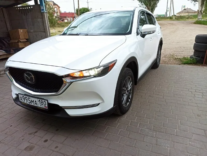 Продам свою машину, mazda cx-5 2020 года, 2.5 бензин, автомат, полный привод! цвет белый перламутр! пробег родной 80000км, не скручен, видно по автотеке. комплектация пред максимальная! кожаный салон, алькантара, без ключевой доступ, кнопка старт стоп, электро зеркала с подогревом. камера заднего вида, датчики предупреждения движения, в круг автомобиля! ️дистроник, датчики мёртвых зон, и движения по полосам!️ датчики давления шин, обогрев лобового и заднего стекла, подогрев сидений. в комплектации есть всё, ️ кроме люка, или панорамы!️ ️️кузов в идеальном состоянии, только два косметических подкрасса, без коррозии, и вмятин! двигатель🔥 работает как часы, коробка работает идеально! ️салон очень ухоженный, как у нового автомобиля! всё в оригинале, работает без посторонних шумов и звуков! один владелец по документам!️️ торг возле машины!️ цена 2760000₽. +79493138514 мтс. +79885815636 📞 звоните: +7(949)3138514 - фотография - 1