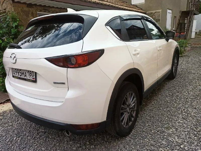 Продам свою машину, mazda cx-5 2020 года, 2.5 бензин, автомат, полный привод! цвет белый перламутр! пробег родной 80000км, не скручен, видно по автотеке. комплектация пред максимальная! кожаный салон, алькантара, без ключевой доступ, кнопка старт стоп, электро зеркала с подогревом. камера заднего вида, датчики предупреждения движения, в круг автомобиля! ️дистроник, датчики мёртвых зон, и движения по полосам!️ датчики давления шин, обогрев лобового и заднего стекла, подогрев сидений. в комплектации есть всё, ️ кроме люка, или панорамы!️ ️️кузов в идеальном состоянии, только два косметических подкрасса, без коррозии, и вмятин! двигатель🔥 работает как часы, коробка работает идеально! ️салон очень ухоженный, как у нового автомобиля! всё в оригинале, работает без посторонних шумов и звуков! один владелец по документам!️️ торг возле машины!️ цена 2760000₽. +79493138514 мтс. +79885815636 📞 звоните: +7(949)3138514 - фотография - 2