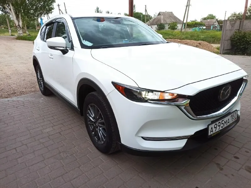 Продам свою машину, mazda cx-5 2020 года, 2.5 бензин, автомат, полный привод! цвет белый перламутр! пробег родной 80000км, не скручен, видно по автотеке. комплектация пред максимальная! кожаный салон, алькантара, без ключевой доступ, кнопка старт стоп, электро зеркала с подогревом. камера заднего вида, датчики предупреждения движения, в круг автомобиля! ️дистроник, датчики мёртвых зон, и движения по полосам!️ датчики давления шин, обогрев лобового и заднего стекла, подогрев сидений. в комплектации есть всё, ️ кроме люка, или панорамы!️ ️️кузов в идеальном состоянии, только два косметических подкрасса, без коррозии, и вмятин! двигатель🔥 работает как часы, коробка работает идеально! ️салон очень ухоженный, как у нового автомобиля! всё в оригинале, работает без посторонних шумов и звуков! один владелец по документам!️️ торг возле машины!️ цена 2760000₽. +79493138514 мтс. +79885815636 📞 звоните: +7(949)3138514 - фотография - 3