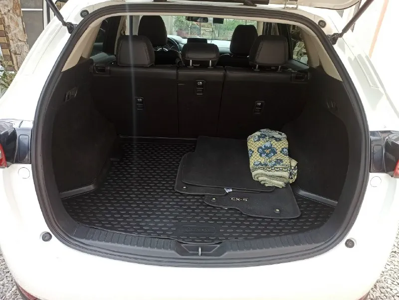 Продам свою машину, mazda cx-5 2020 года, 2.5 бензин, автомат, полный привод! цвет белый перламутр! пробег родной 80000км, не скручен, видно по автотеке. комплектация пред максимальная! кожаный салон, алькантара, без ключевой доступ, кнопка старт стоп, электро зеркала с подогревом. камера заднего вида, датчики предупреждения движения, в круг автомобиля! ️дистроник, датчики мёртвых зон, и движения по полосам!️ датчики давления шин, обогрев лобового и заднего стекла, подогрев сидений. в комплектации есть всё, ️ кроме люка, или панорамы!️ ️️кузов в идеальном состоянии, только два косметических подкрасса, без коррозии, и вмятин! двигатель🔥 работает как часы, коробка работает идеально! ️салон очень ухоженный, как у нового автомобиля! всё в оригинале, работает без посторонних шумов и звуков! один владелец по документам!️️ торг возле машины!️ цена 2760000₽. +79493138514 мтс. +79885815636 📞 звоните: +7(949)3138514 - фотография - 5