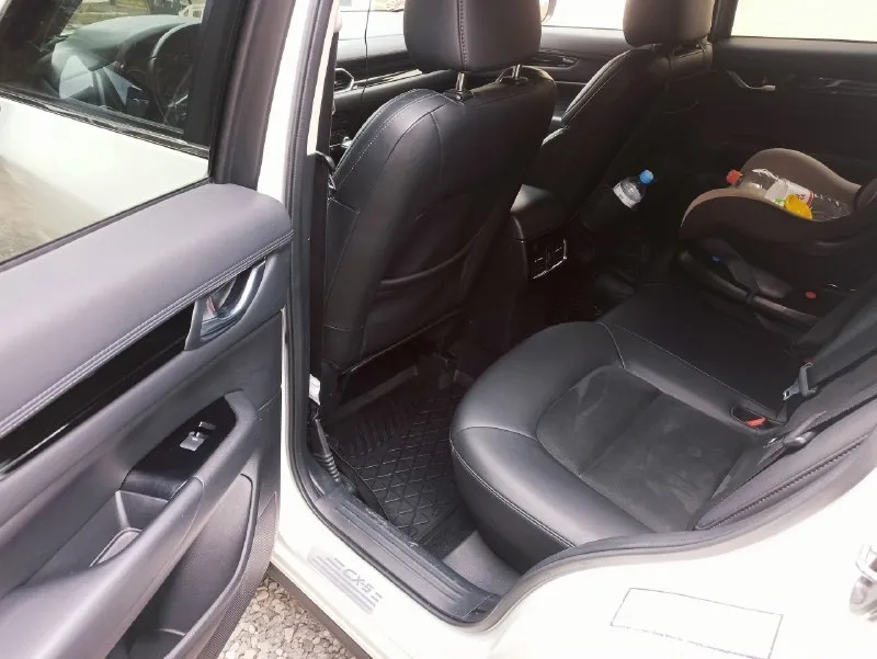 Продам свою машину, mazda cx-5 2020 года, 2.5 бензин, автомат, полный привод! цвет белый перламутр! пробег родной 80000км, не скручен, видно по автотеке. комплектация пред максимальная! кожаный салон, алькантара, без ключевой доступ, кнопка старт стоп, электро зеркала с подогревом. камера заднего вида, датчики предупреждения движения, в круг автомобиля! ️дистроник, датчики мёртвых зон, и движения по полосам!️ датчики давления шин, обогрев лобового и заднего стекла, подогрев сидений. в комплектации есть всё, ️ кроме люка, или панорамы!️ ️️кузов в идеальном состоянии, только два косметических подкрасса, без коррозии, и вмятин! двигатель🔥 работает как часы, коробка работает идеально! ️салон очень ухоженный, как у нового автомобиля! всё в оригинале, работает без посторонних шумов и звуков! один владелец по документам!️️ торг возле машины!️ цена 2760000₽. +79493138514 мтс. +79885815636 📞 звоните: +7(949)3138514 - фотография - 7