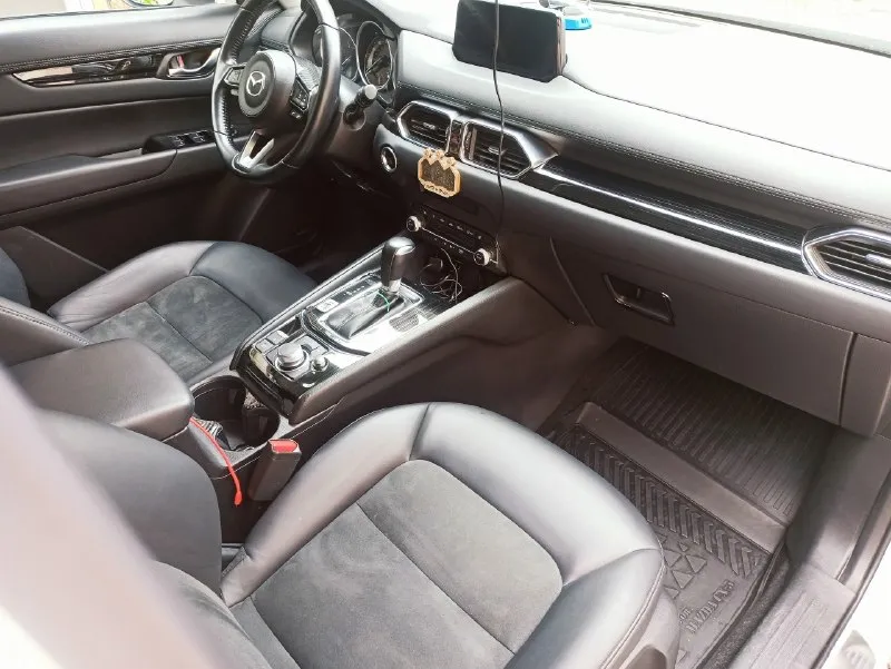 Продам свою машину, mazda cx-5 2020 года, 2.5 бензин, автомат, полный привод! цвет белый перламутр! пробег родной 80000км, не скручен, видно по автотеке. комплектация пред максимальная! кожаный салон, алькантара, без ключевой доступ, кнопка старт стоп, электро зеркала с подогревом. камера заднего вида, датчики предупреждения движения, в круг автомобиля! ️дистроник, датчики мёртвых зон, и движения по полосам!️ датчики давления шин, обогрев лобового и заднего стекла, подогрев сидений. в комплектации есть всё, ️ кроме люка, или панорамы!️ ️️кузов в идеальном состоянии, только два косметических подкрасса, без коррозии, и вмятин! двигатель🔥 работает как часы, коробка работает идеально! ️салон очень ухоженный, как у нового автомобиля! всё в оригинале, работает без посторонних шумов и звуков! один владелец по документам!️️ торг возле машины!️ цена 2760000₽. +79493138514 мтс. +79885815636 📞 звоните: +7(949)3138514 - фотография - 8