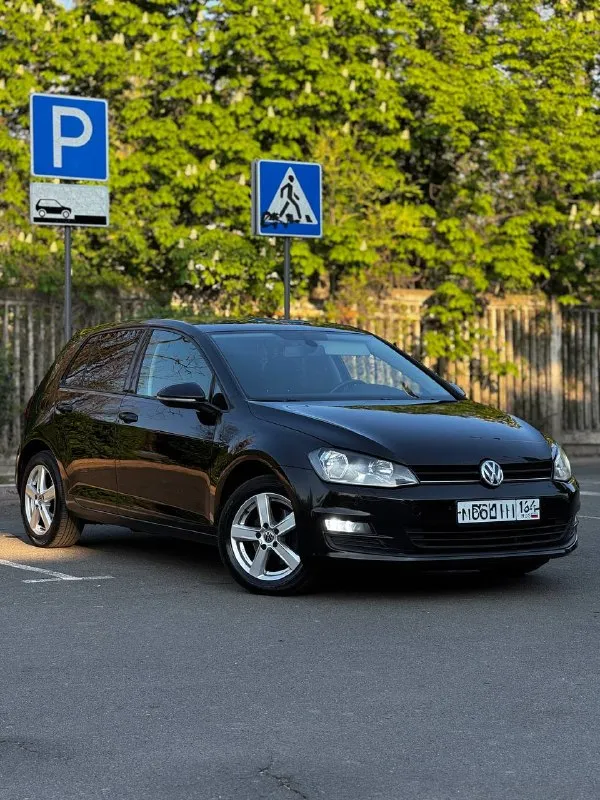 Volkswagen golf mk7 1.2 tsi мкпп 2013 г. в лучший авто в своем классе в отличном состоянии с идеальной техникой, честным пробегом подтвержденный автотекой и расходом в городском цикле 6л/100км по комплектации -двухзоный климат-контроль -полный электропакет -датчик дождя -датчик давления шин -парктроник перед/зад -обогрев зеркал/лобового/форсунок омывателя -омыватель фар -подогрев сидений -мультимедиа aux/bt 8 динамиков -серворуль -електроручник/autohold -eko режим салон как в новом авто, хорошая летняя резина! по машине сделано большое то замена всех жидкостей и фильтров, новый комплект грм перебрана вся ходовая часть до мелочей, также пружины и аморты новые!! авто готово к долгой эксплуатации без вложений!! пробег 220 тыс. км. стоимость 795 тыс. руб торг у капота! звоните +79495082418(мах) тг вотсап +79493811593 📲 tg: @kloyastarlink 📞 звоните: +7(949)5082418 - фотография - 1