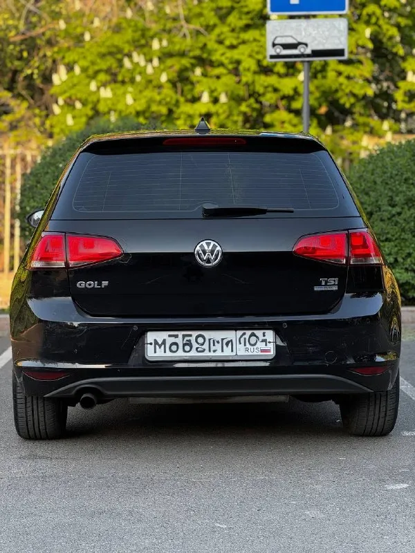Volkswagen golf mk7 1.2 tsi мкпп 2013 г. в лучший авто в своем классе в отличном состоянии с идеальной техникой, честным пробегом подтвержденный автотекой и расходом в городском цикле 6л/100км по комплектации -двухзоный климат-контроль -полный электропакет -датчик дождя -датчик давления шин -парктроник перед/зад -обогрев зеркал/лобового/форсунок омывателя -омыватель фар -подогрев сидений -мультимедиа aux/bt 8 динамиков -серворуль -електроручник/autohold -eko режим салон как в новом авто, хорошая летняя резина! по машине сделано большое то замена всех жидкостей и фильтров, новый комплект грм перебрана вся ходовая часть до мелочей, также пружины и аморты новые!! авто готово к долгой эксплуатации без вложений!! пробег 220 тыс. км. стоимость 795 тыс. руб торг у капота! звоните +79495082418(мах) тг вотсап +79493811593 📲 tg: @kloyastarlink 📞 звоните: +7(949)5082418 - фотография - 4