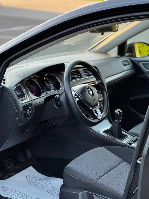 Volkswagen golf mk7 1.2 tsi мкпп 2013 г. в лучший авто в своем классе в отличном состоянии с идеальной техникой, честным пробегом подтвержденный автотекой и расходом в городском цикле 6л/100км по комплектации -двухзоный климат-контроль -полный электропакет -датчик дождя -датчик давления шин -парктроник перед/зад -обогрев зеркал/лобового/форсунок омывателя -омыватель фар -подогрев сидений -мультимедиа aux/bt 8 динамиков -серворуль -електроручник/autohold -eko режим салон как в новом авто, хорошая летняя резина! по машине сделано большое то замена всех жидкостей и фильтров, новый комплект грм перебрана вся ходовая часть до мелочей, также пружины и аморты новые!! авто готово к долгой эксплуатации без вложений!! пробег 220 тыс. км. стоимость 795 тыс. руб торг у капота! звоните +79495082418(мах) тг вотсап +79493811593 📲 tg: @kloyastarlink 📞 звоните: +7(949)5082418 - фотография - 6