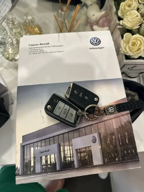 Продается в городе донецке volkswagen tiguan 2019 год официальный весь в родной краске ! 2.0 турбо бензин 180 л. с. коробка автомат dsg dq500 7 ступенчатая с двойным мокрым сцеплением полный привод полная комплектация! пробег 58 тыс км родной ! машина местная ! донецкий учёт 180 регион полное переоформление в мрэо! кузов в идеальном состоянии! каждая единица кузова в родной заводской краске ! стекла все родные ! амбиан подсветка в дверях и в порогах салон алькантара два комплекта дисков два комплекта резины два ключа сервизные книги электронная приборка led оптика комплектация одним словом жир и очень достойная машина ! цена 3 099 000 руб торг +79495236393 моб +79498281394 телеграм - фотография - 10