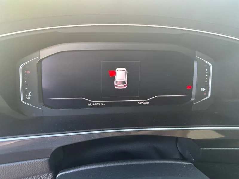 Продается в городе донецке volkswagen tiguan 2019 год официальный весь в родной краске ! 2.0 турбо бензин 180 л. с. коробка автомат dsg dq500 7 ступенчатая с двойным мокрым сцеплением полный привод полная комплектация! пробег 58 тыс км родной ! машина местная ! донецкий учёт 180 регион полное переоформление в мрэо! кузов в идеальном состоянии! каждая единица кузова в родной заводской краске ! стекла все родные ! амбиан подсветка в дверях и в порогах салон алькантара два комплекта дисков два комплекта резины два ключа сервизные книги электронная приборка led оптика комплектация одним словом жир и очень достойная машина ! цена 3 099 000 руб торг +79495236393 моб +79498281394 телеграм - фотография - 9