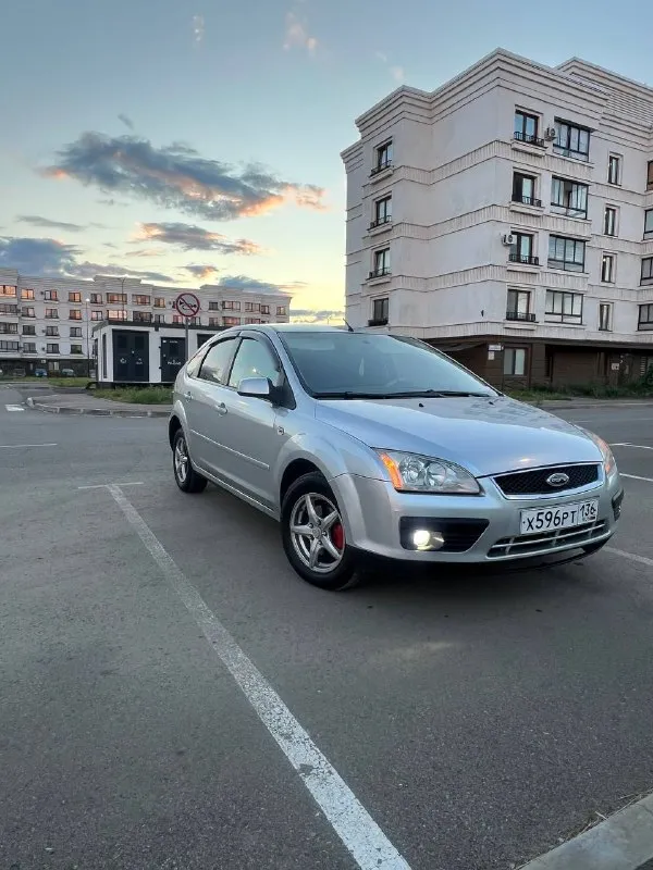 В продаже ford focus 2006 г. в.мотор 1.8 бензин в отличном состоянии недавно заменена цепь, свечи, катушки, мотор не дымит, не троит. кпп в отличном состоянии. ходовая часть без вложений. документы кристально чистые.2 комплекта резины с дисками. авто находится в городе мариуполь. подробно про авто по тел либо при встречи. цена 470 тыс руб. +79649225253 - фотография - 2