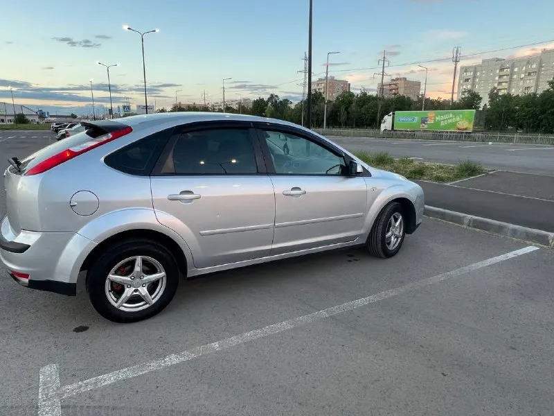 В продаже ford focus 2006 г. в.мотор 1.8 бензин в отличном состоянии недавно заменена цепь, свечи, катушки, мотор не дымит, не троит. кпп в отличном состоянии. ходовая часть без вложений. документы кристально чистые.2 комплекта резины с дисками. авто находится в городе мариуполь. подробно про авто по тел либо при встречи. цена 470 тыс руб. +79649225253 - фотография - 3