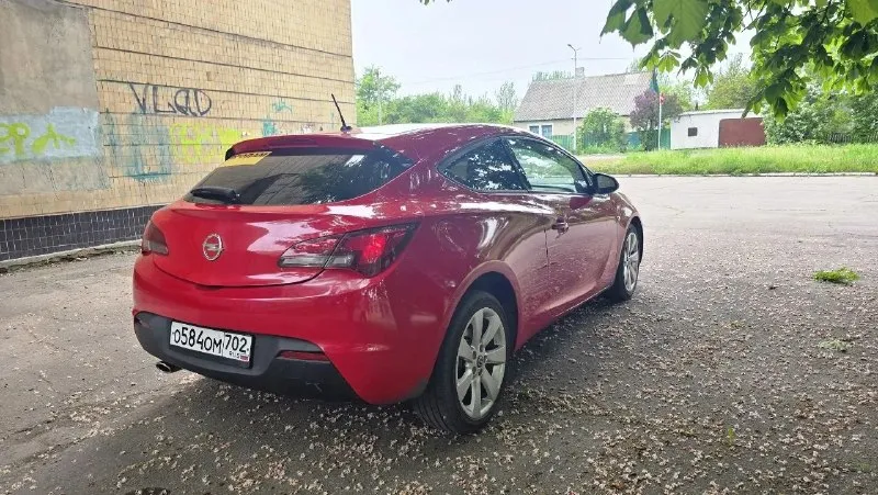 Продается opel astra gts! 🔹 год выпуска: 2012 🔹 пробег: 160,000 км 🔹 двигатель: 1.4 л, бензин 🔹 коробка передач: механическая 🔹 цвет: красный 🔴 особенности: • спортивный дизайн и стильный внешний вид • просторный и комфортный салон • экономичный расход топлива • хорошая динамика и управляемость дополнительно: • кондиционер • электростеклоподъемники • магнитола с bluetooth • сигнализация • подогрев руля • подогревы сидений • и много интересного автомобиль в отличном состоянии, обслуживался вовремя. все документы в порядке. 💰 цена: 675,000 руб. 📞 звоните для получения дополнительной информации и организации просмотра: +7949 330 33 32 - фотография - 4